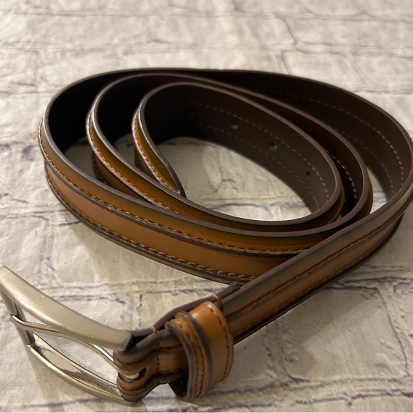 FLORSHEIM GENUINE LEATHER BROWN 3D DETAIL WITH SILVER TONE BUCKLE MENS BELT 38 - Picture 1 of 9